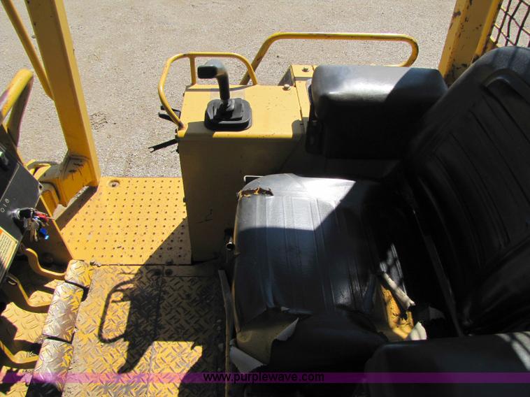 image for item 8478 Caterpillar D3C XL dozer