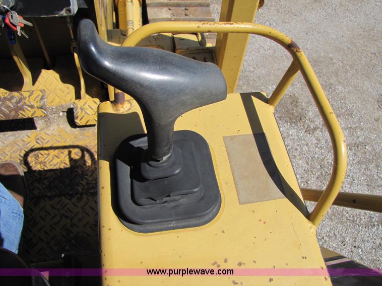 image for item 8478 Caterpillar D3C XL dozer