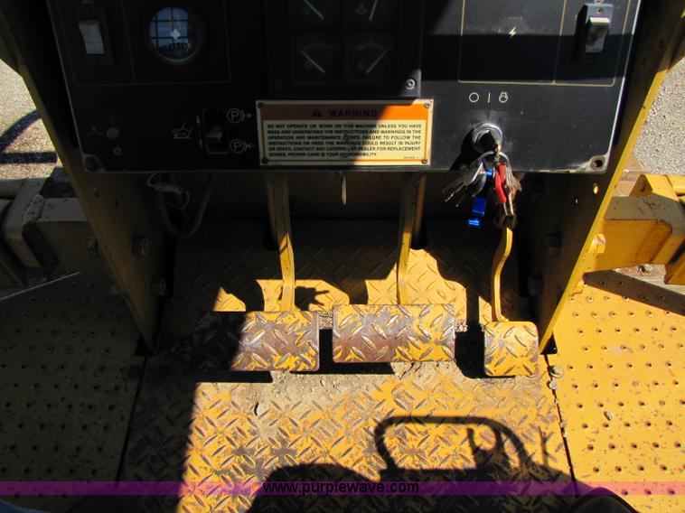 image for item 8478 Caterpillar D3C XL dozer