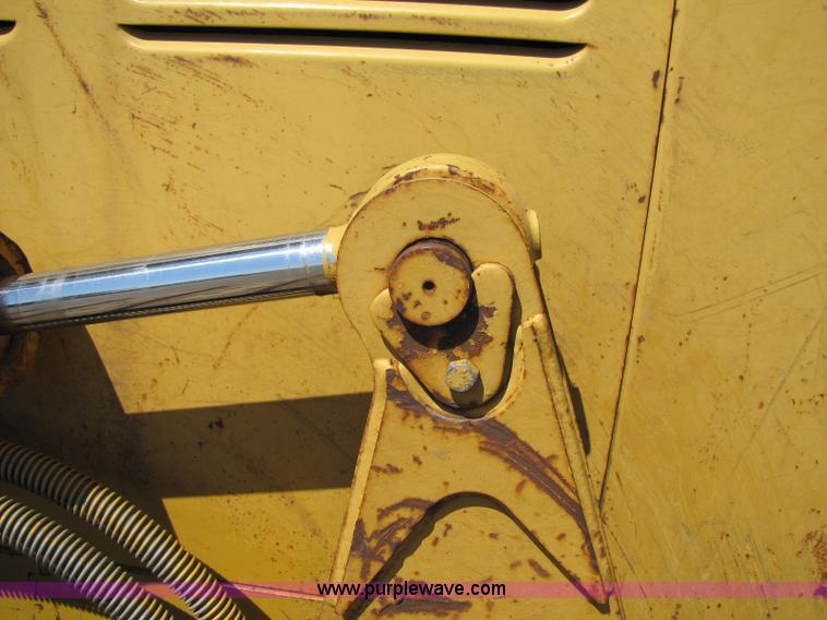 image for item 8478 Caterpillar D3C XL dozer