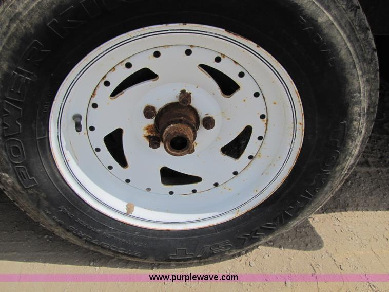 image for item 8518 1999 enclosed cargo trailer