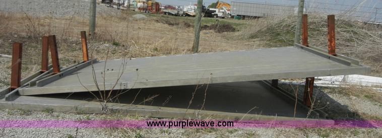 image for item 8697 Aluminum shore trench box