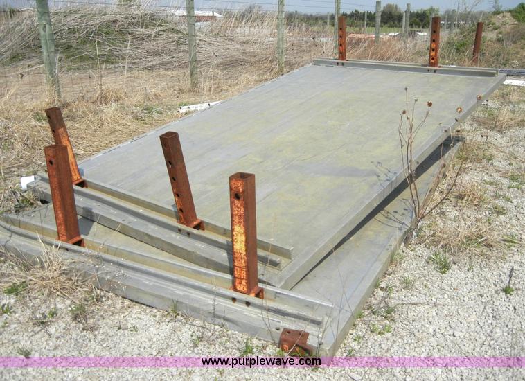 image for item 8697 Aluminum shore trench box