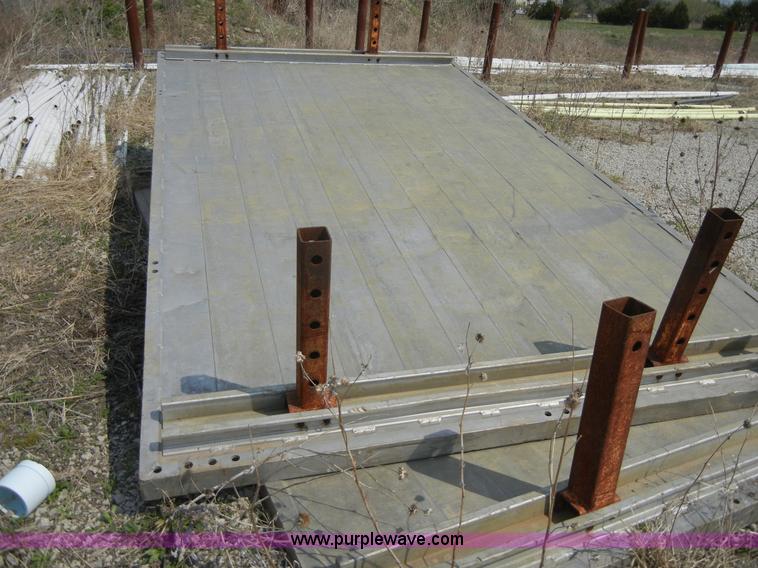 image for item 8697 Aluminum shore trench box