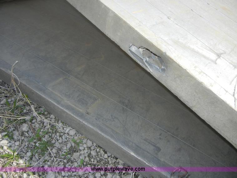 image for item 8697 Aluminum shore trench box