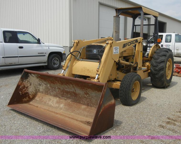 image for item 8710 1995 Ford 445D tractor with loader