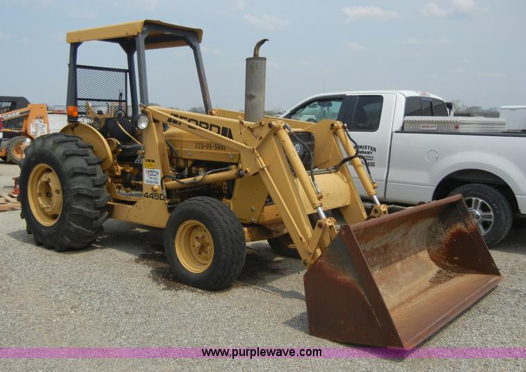 image for item 8710 1995 Ford 445D tractor with loader