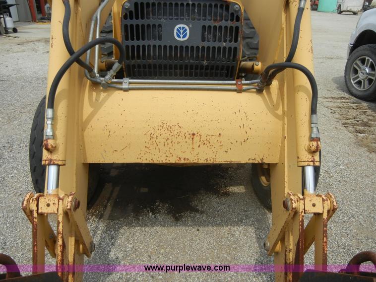 image for item 8710 1995 Ford 445D tractor with loader