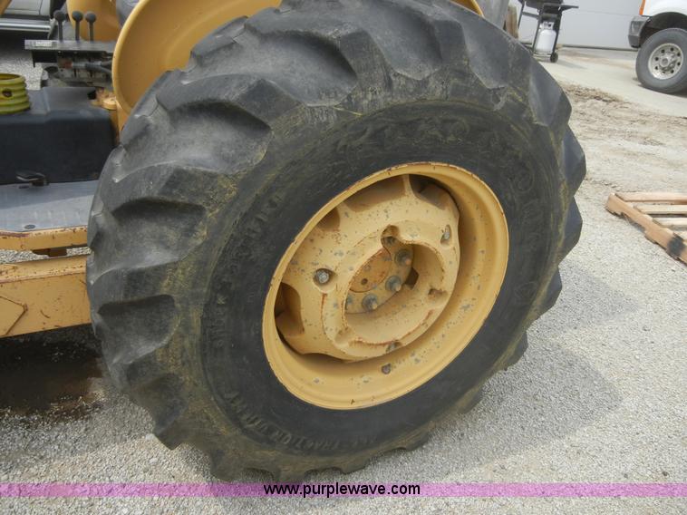 image for item 8710 1995 Ford 445D tractor with loader
