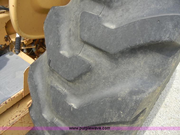 image for item 8710 1995 Ford 445D tractor with loader