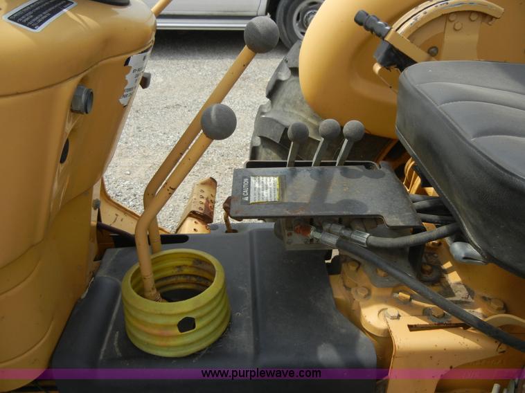 image for item 8710 1995 Ford 445D tractor with loader