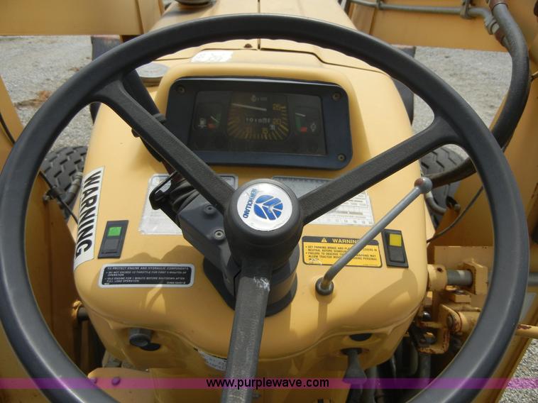 image for item 8710 1995 Ford 445D tractor with loader