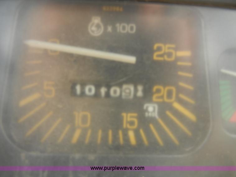 image for item 8710 1995 Ford 445D tractor with loader