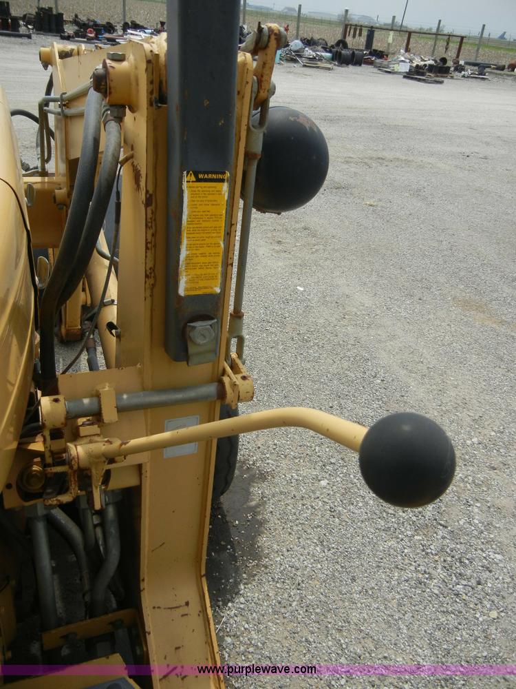 image for item 8710 1995 Ford 445D tractor with loader