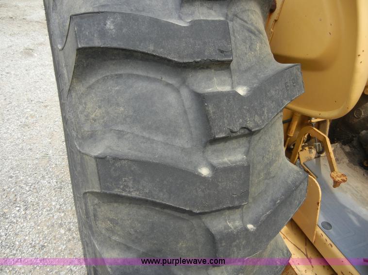 image for item 8710 1995 Ford 445D tractor with loader