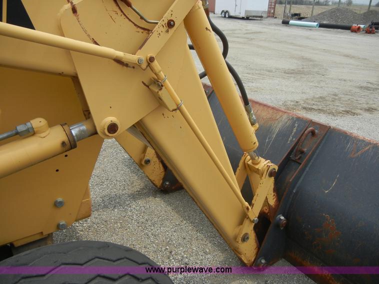 image for item 8710 1995 Ford 445D tractor with loader