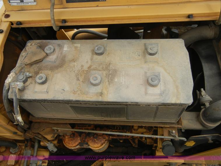 image for item 8710 1995 Ford 445D tractor with loader