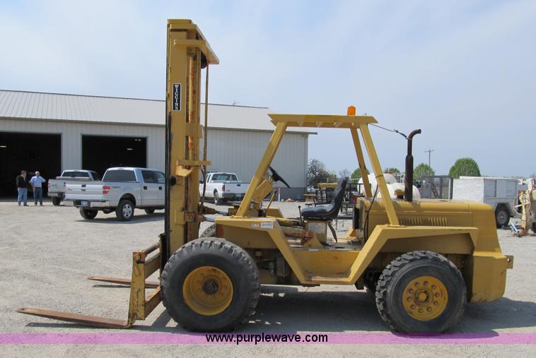 image for item 8963 Wiggins forklift