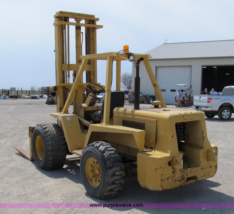 image for item 8963 Wiggins forklift