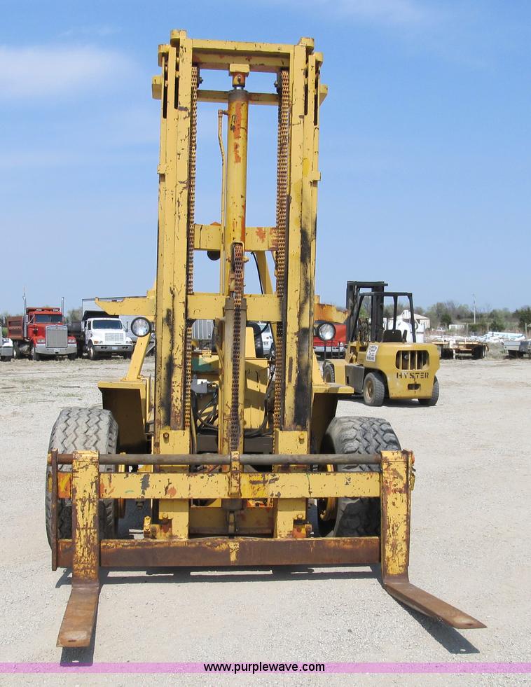 image for item 8963 Wiggins forklift