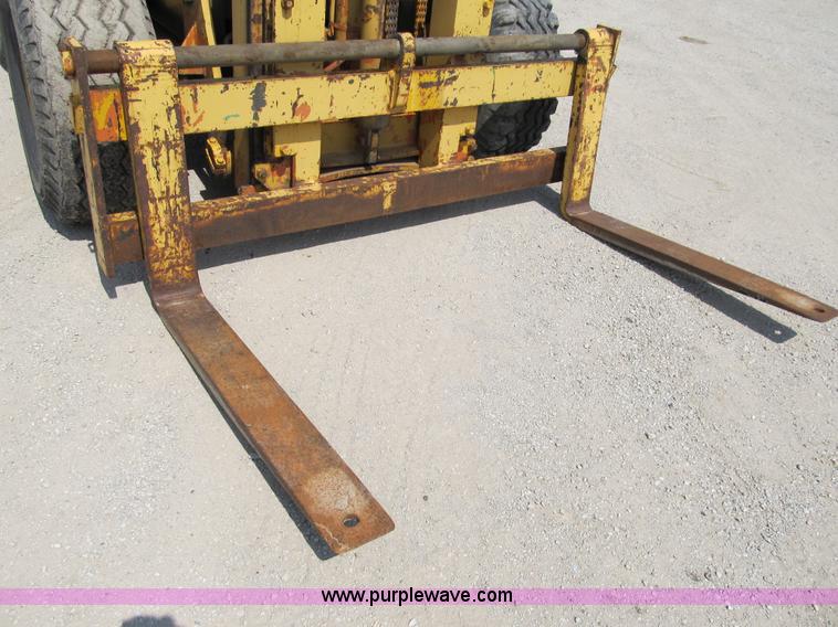 image for item 8963 Wiggins forklift