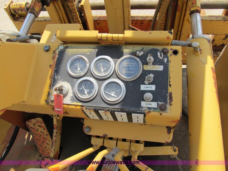 image for item 8963 Wiggins forklift