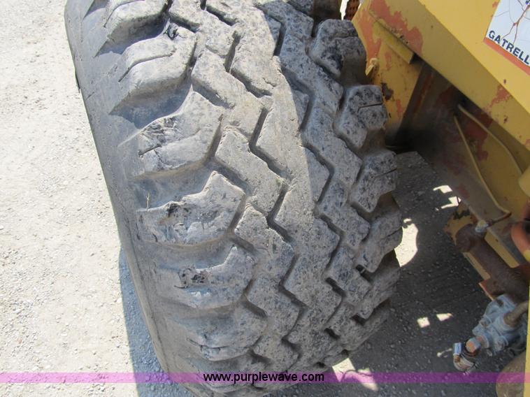 image for item 8963 Wiggins forklift