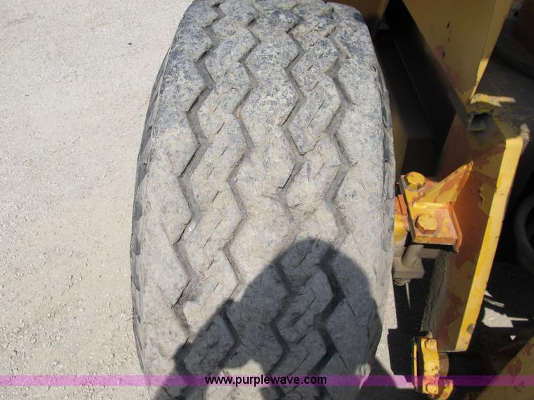 image for item 8963 Wiggins forklift