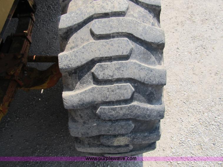 image for item 8963 Wiggins forklift