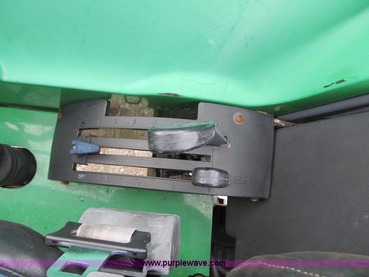 image for item 8977 1998 John Deere 5510 tractor