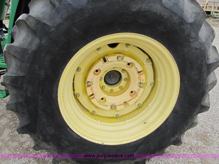 image for item 8977 1998 John Deere 5510 tractor