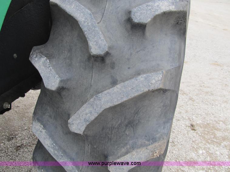 image for item 8977 1998 John Deere 5510 tractor