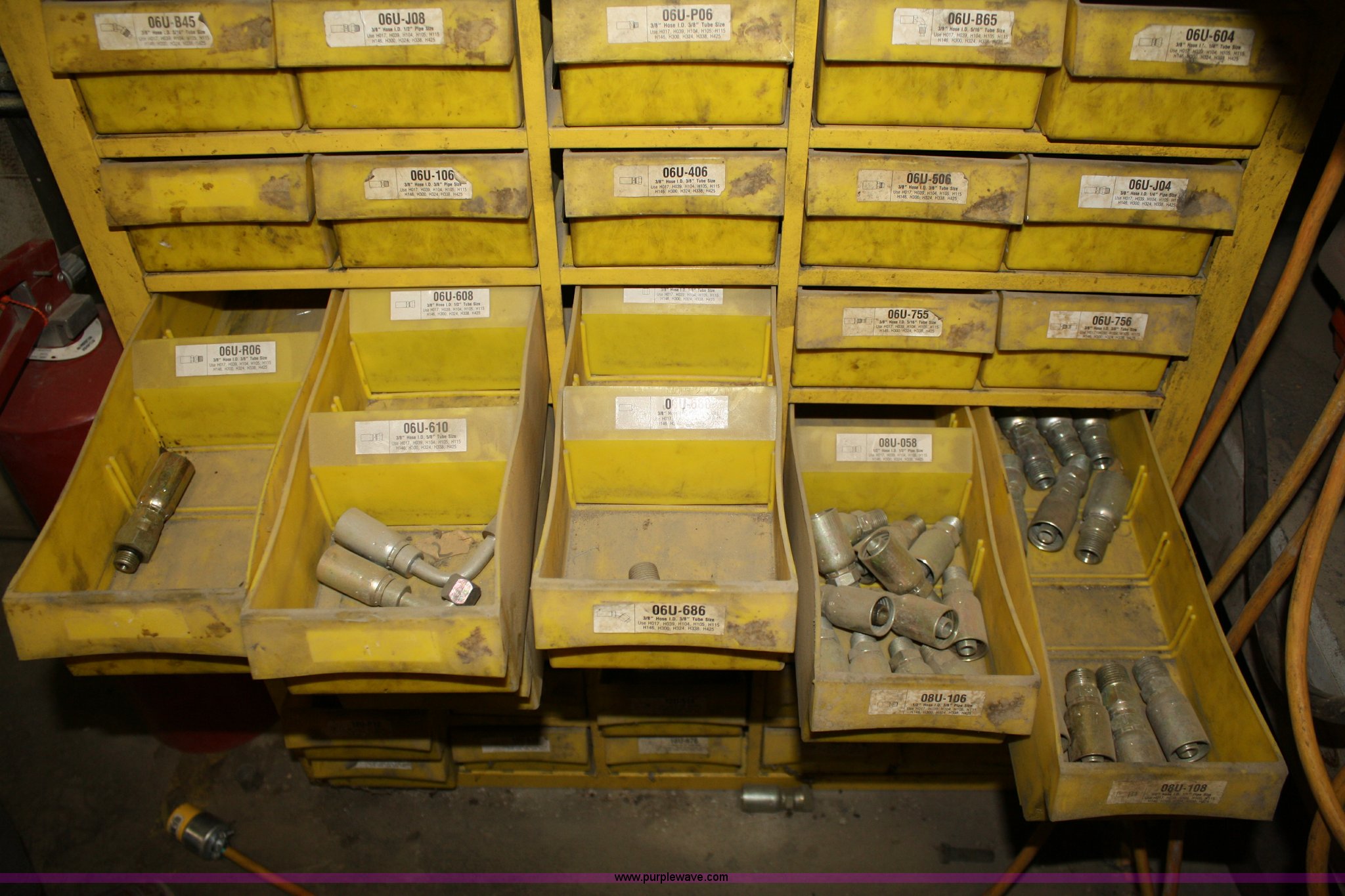 Weatherhead hydraulic hose fitting in Topeka, KS Item 2432