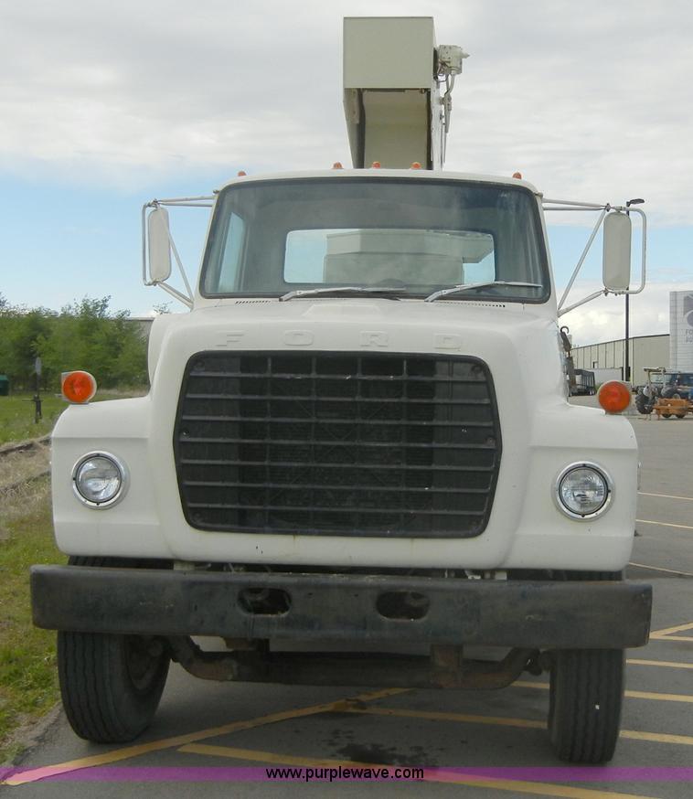 image for item 2218 1974 Ford 900 truck with crane