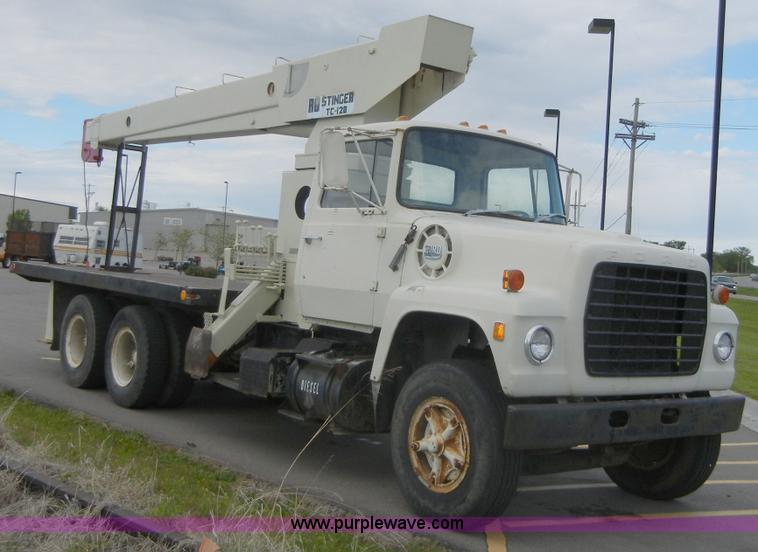image for item 2218 1974 Ford 900 truck with crane