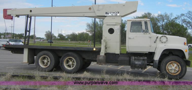 image for item 2218 1974 Ford 900 truck with crane