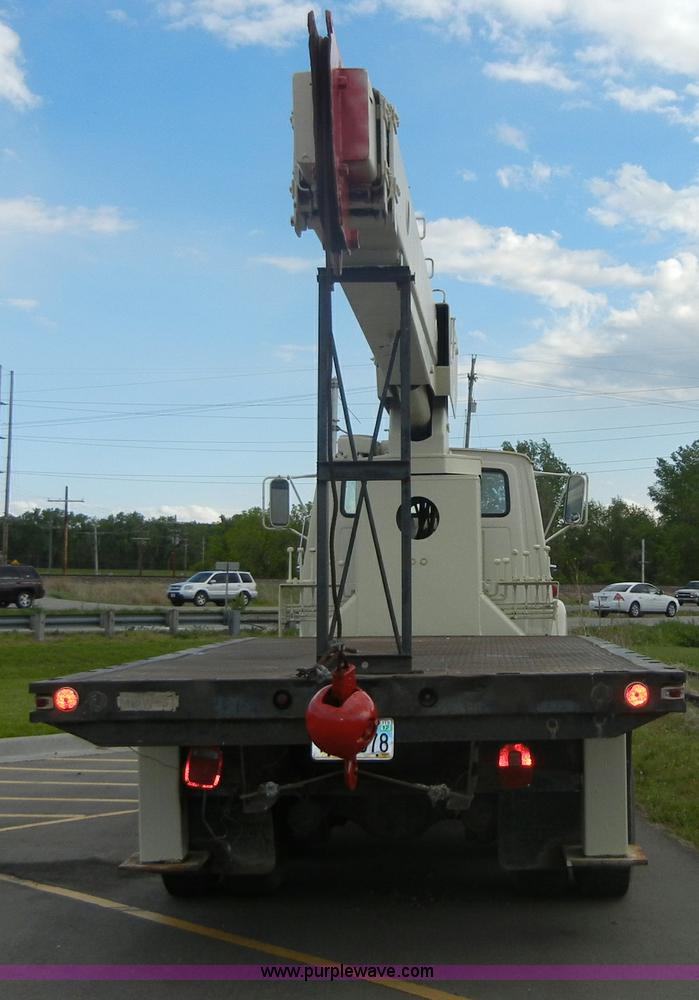 image for item 2218 1974 Ford 900 truck with crane
