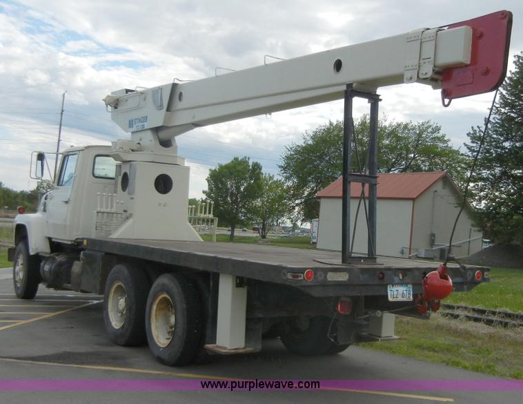 image for item 2218 1974 Ford 900 truck with crane