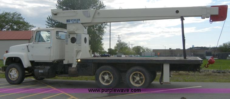 image for item 2218 1974 Ford 900 truck with crane