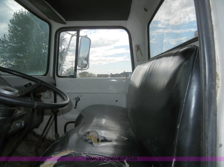 image for item 2218 1974 Ford 900 truck with crane