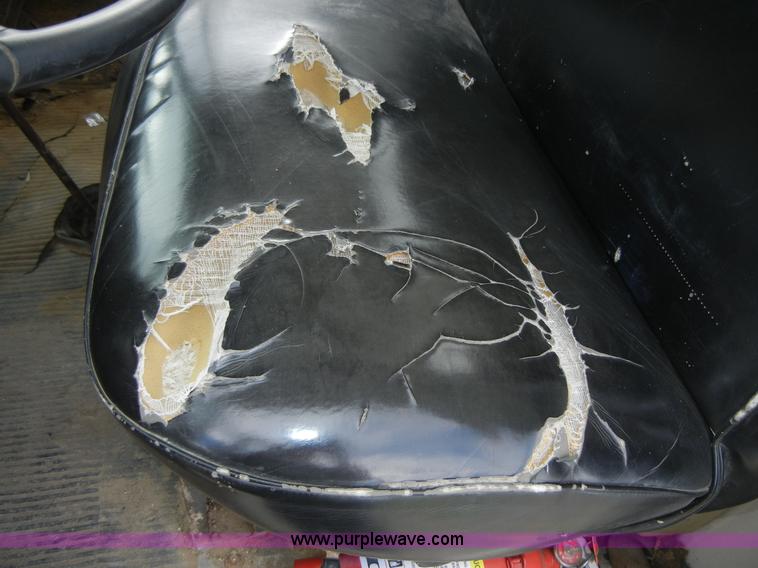 image for item 2218 1974 Ford 900 truck with crane