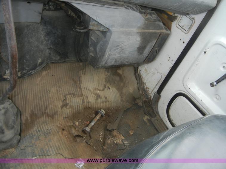 image for item 2218 1974 Ford 900 truck with crane