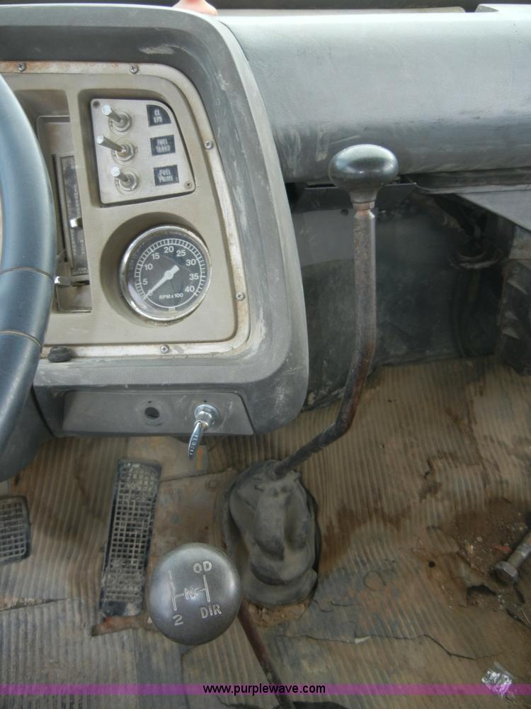 image for item 2218 1974 Ford 900 truck with crane