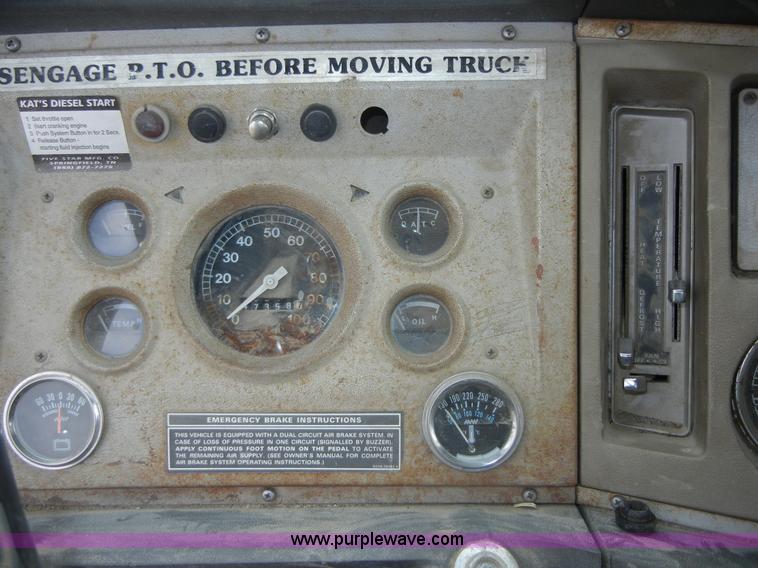 image for item 2218 1974 Ford 900 truck with crane