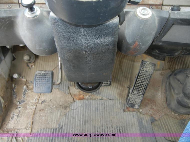 image for item 2218 1974 Ford 900 truck with crane