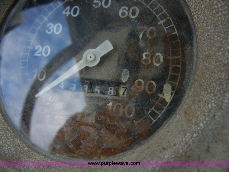 image for item 2218 1974 Ford 900 truck with crane