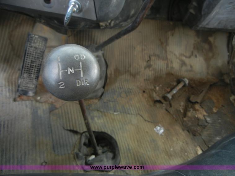 image for item 2218 1974 Ford 900 truck with crane