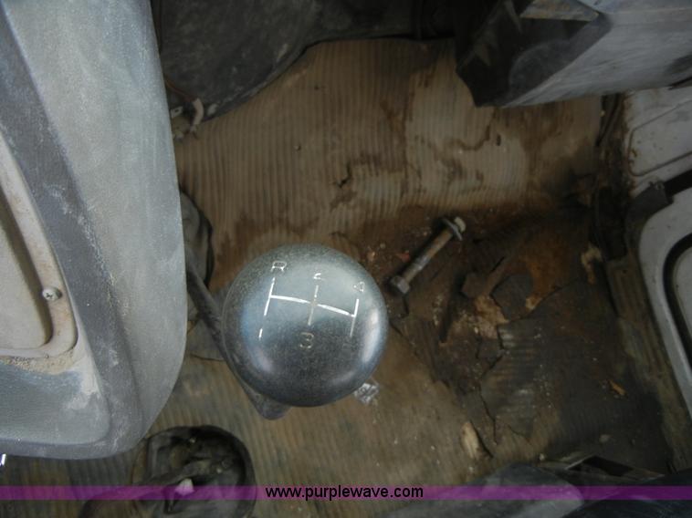 image for item 2218 1974 Ford 900 truck with crane