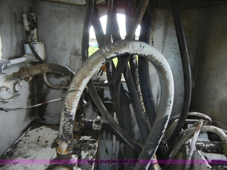 image for item 2218 1974 Ford 900 truck with crane