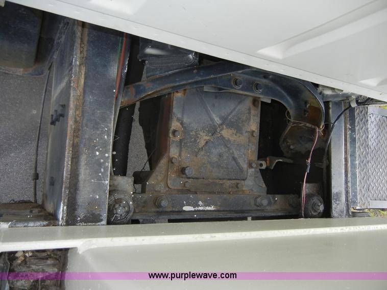 image for item 2218 1974 Ford 900 truck with crane